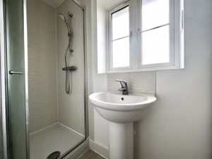 En-suite- click for photo gallery